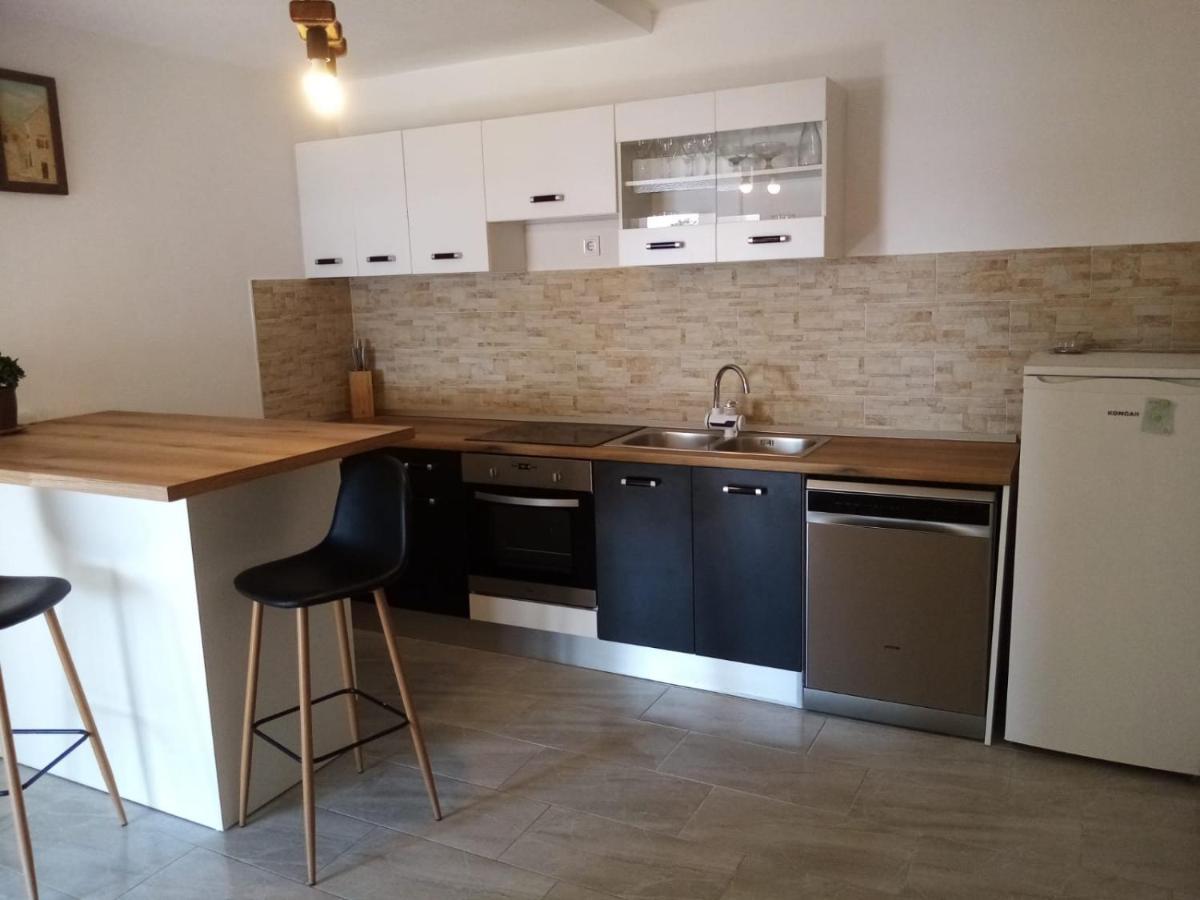 Apartman Laus Zavalatica Bagian luar foto